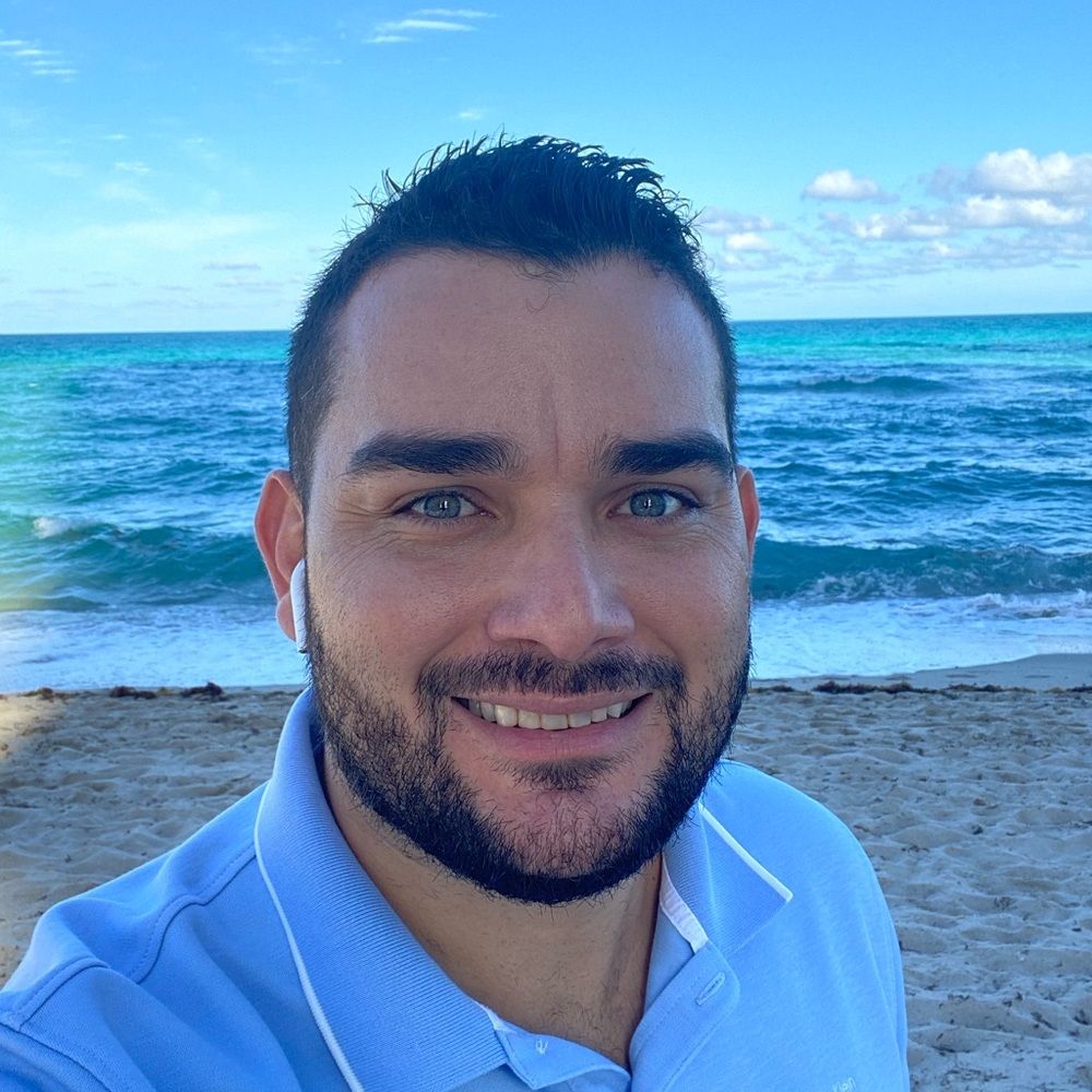 Meet your Posher, Luis